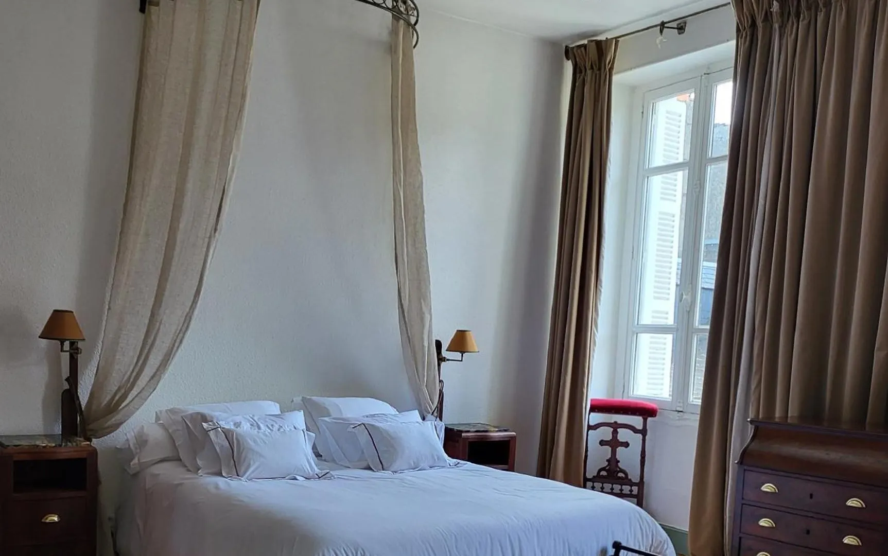 Bed & Breakfast Maison D'Hotes L'Intemporelle Bagneres-de-Bigorre France